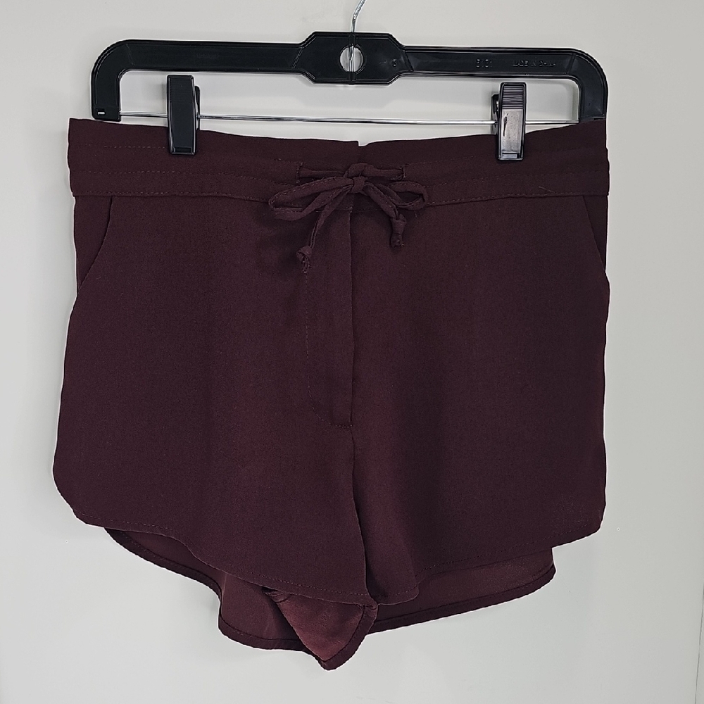 H&M Women's Shorts, Size 8, Color Burgundy